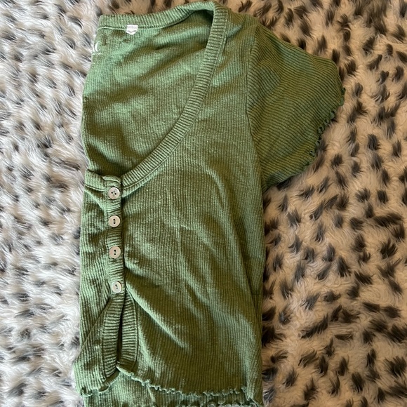 Cropped Basic Tee - Picture 3 of 4